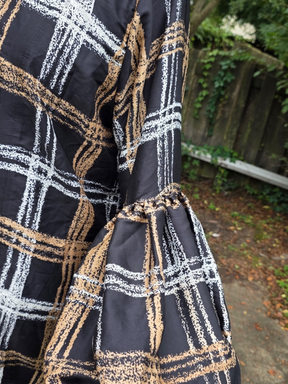 Gold, black and white kimono - Picture 5 of 5